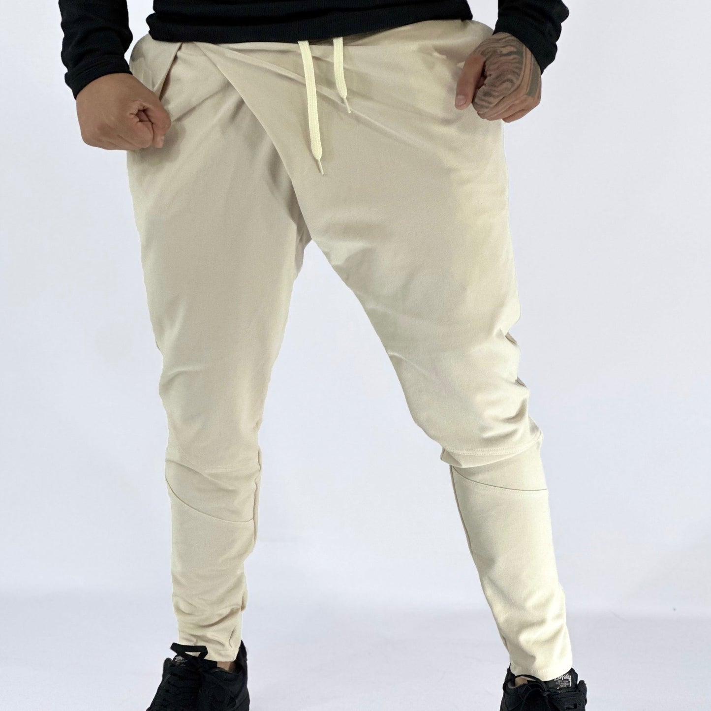 Jogger Tokio Marfil.