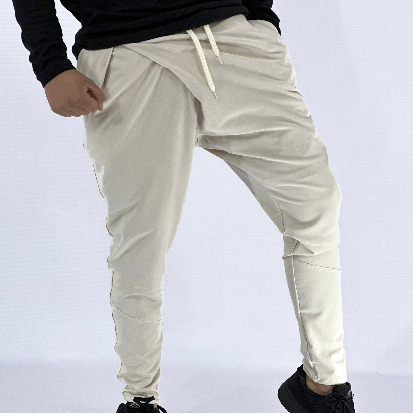 Jogger Tokio Marfil.