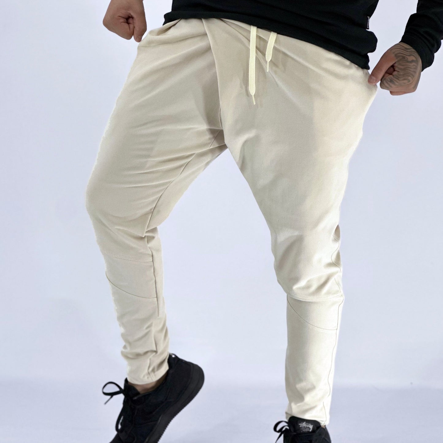 Jogger Tokio Marfil.