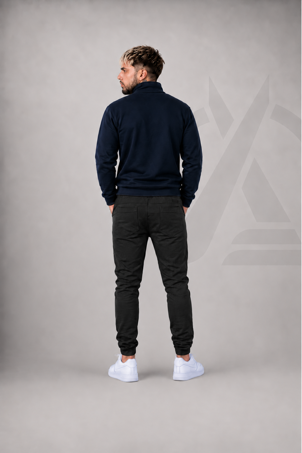 JOGGER EN BURDA - NEGRO
