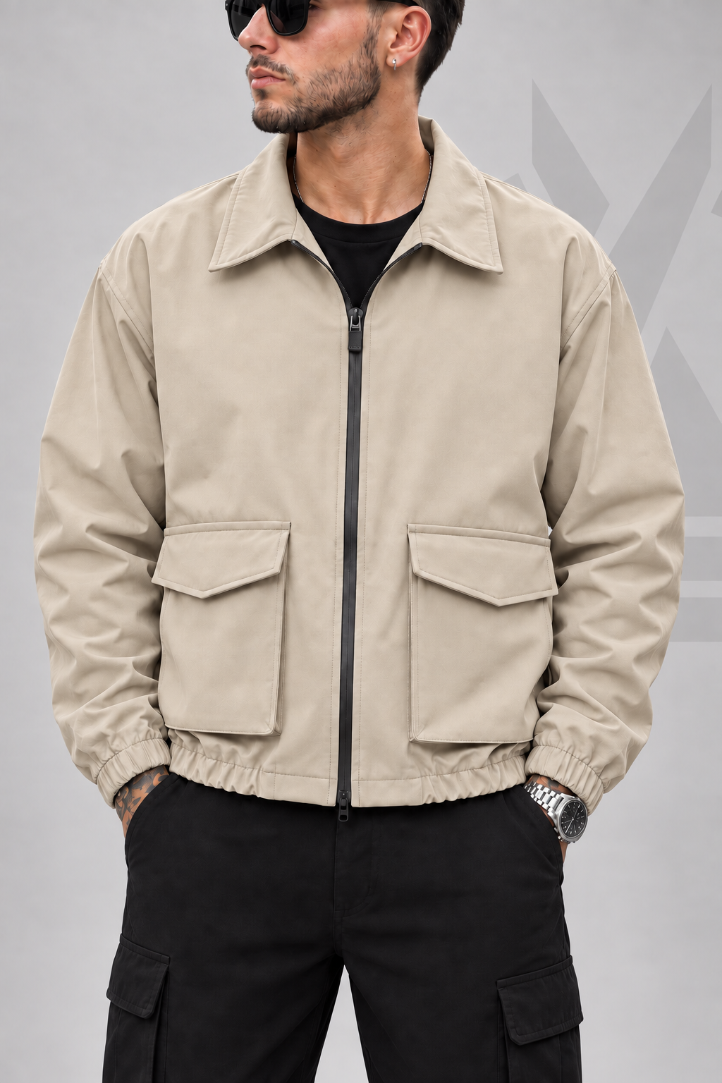 CHAQUETA CON CUELLO Y BOLSILLOS