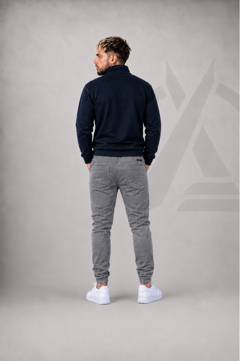 JOGGER EN BURDA BASICO GRIS OCURO